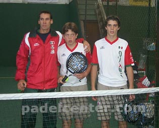 Daniel Correa, argentino y entrenador de México junto a sus dirigidos