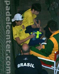 Máximo Castellote y Rogerinho trabajan con los chicos del sub 14