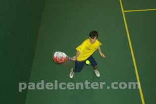 Silverio en el drive. Los chicos del sub 14 brasileño no pudieron ante Ferreira-Cejas