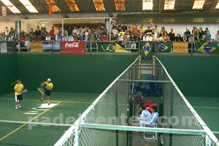 Entre dos canchas, la hinchada argentina y la torcida brasileña alentaron todo el tiempo