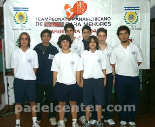 El equipo de la selección uruguaya posa a pedido de Padelcenter.com