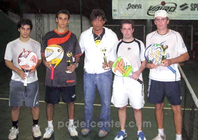 Los finalistas, de izquierda a derecha: Cattaneo, Restivo, el árbitro Haiek, Rincon y Saravia