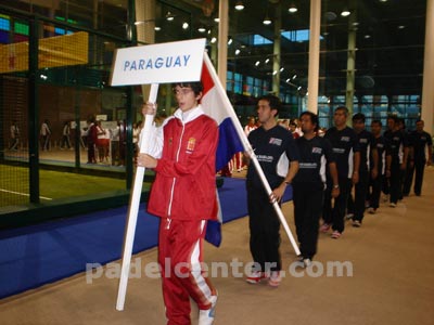 Paraguay encabeza el desfile (foto: Padelcenter.com)