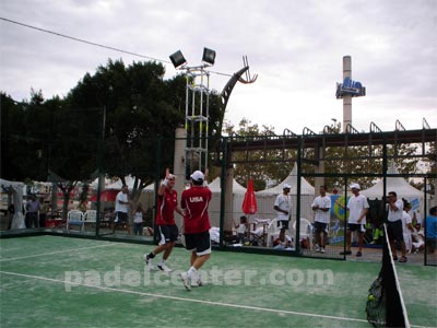 El equipo norteamericano festeja ante Uruguay (foto: Padelcenter.com)