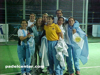 Las argentinas festejaron junto a su capitán, Nito Brea