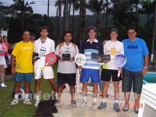 En la premiacion, campeones, subcampeones y organizadores