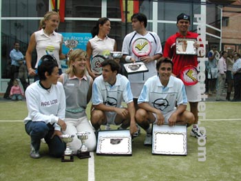 Los finalistas de ambas competencias (foto: Padel Córdoba)