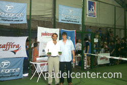 Nito Brea recibe el premio a las campeonas mundiales