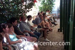 A pesar del calor, la gente llegó temprano