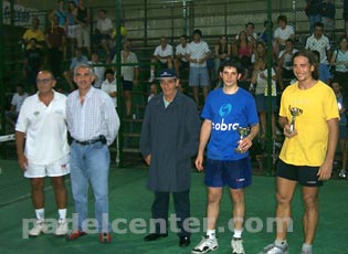 Roberto Díaz, Sergio Trepet y Agustin Arnaldo junto a los subcampeones