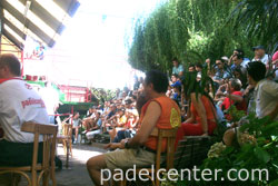 La tribuna a pleno