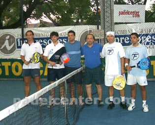 Los finalistas, con los organizadores