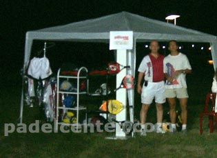 Gaston Malacalza junto a Uri Leczycki en el stand Padelcenter.com