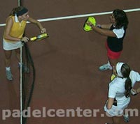Momento decisivo del primer set - discusión por un doble pique.