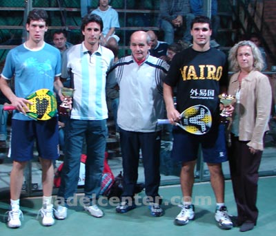 Los subcampeones con German Krause (APP), Agustin Arnaldo (sponsor) y Marta Nicastro (APA) foto: Padelcenter.com
