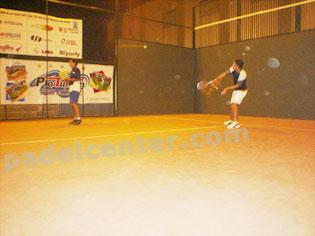 Maxi Sánchez y David Gutierrez derrotando en un partido extraño a los Codina.