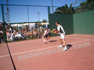 Calneggia a la volea.