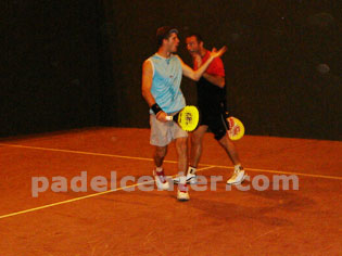 Los cordobeses se alientan en la final.