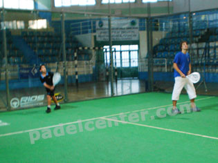 Antes de la final, varios chicos entraron a aprovechar la cancha. Entre ellos, Fede Quiles