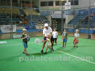 Roby con los chicos antes de la final, "cuidando" las inferiores