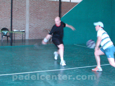 Uri Leczycki volea junto a Gaby Zuccoli